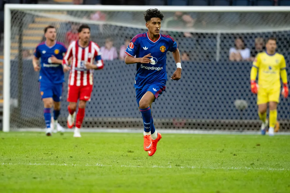 JJ Gabriel dan Leny Yoro tampil bersama Manchester United pada laga pramusim.