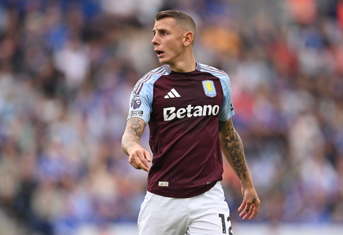 Lucas Digne mengenakan jersi Aston Villa dalam laga Premier League melawan Leicester City