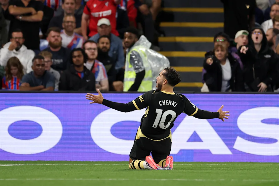 Manchester City Rayan Cherki mencetak dua gol