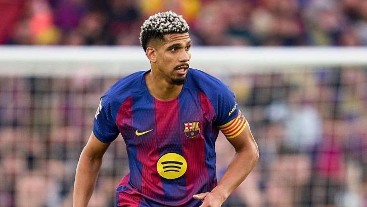Ronald Araujo Liverpool dari Barcelona