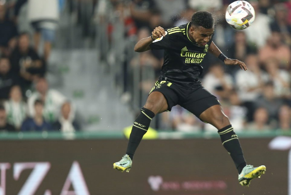 ELCHE BIKIN REAL MADRID PANIK!