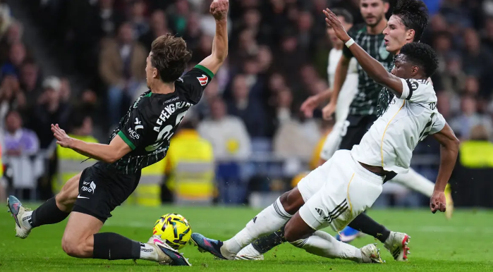 ELCHE BIKIN REAL MADRID PANIK!