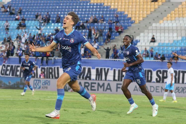 Pesta Gol Arema FC! Isenmulang Kalteng FC