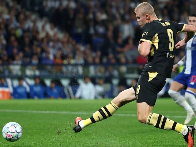 Erling Haaland mencetak gol Porto vs Manchester City