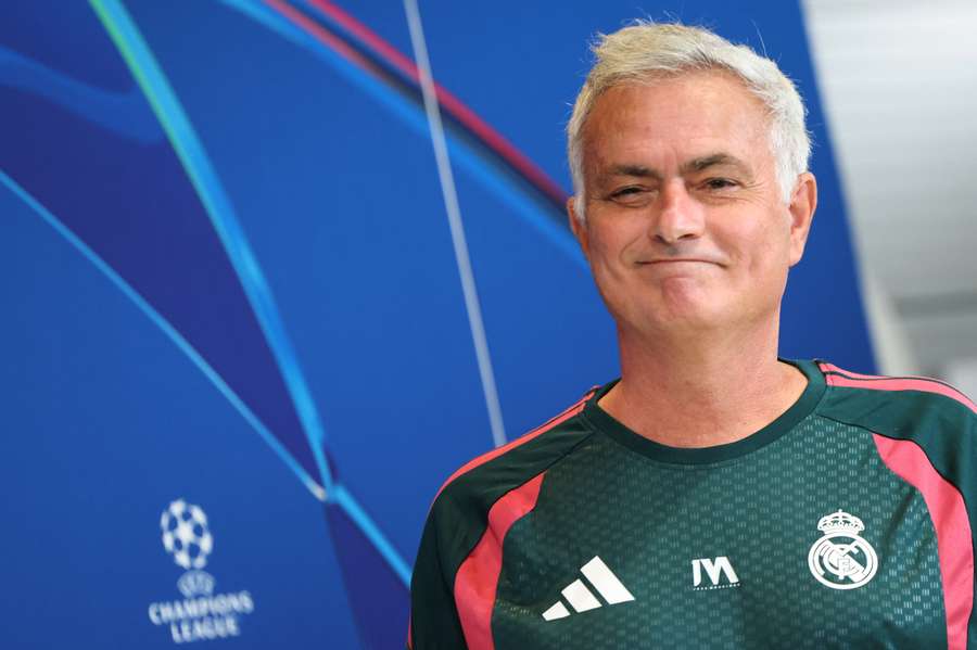Jose Mourinho bersama Inter Milan saat merayakan kemenangan di Camp Nou